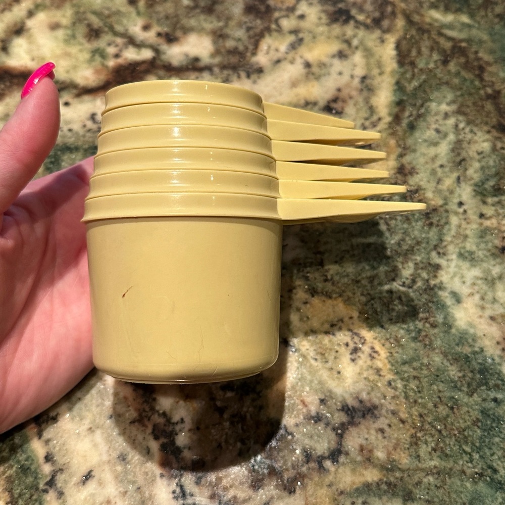 Tupperware Measuring Cups Complete Set of 6 Harvest Gold Nesting USA‎ VTG MCM
